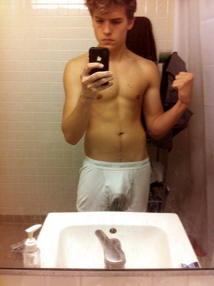 Dylan-Sprouse-underwear-nude-pics-2