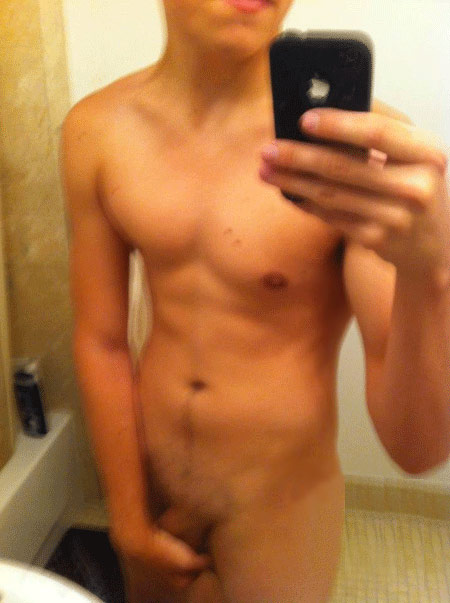 dylan-sprouse-nudepic